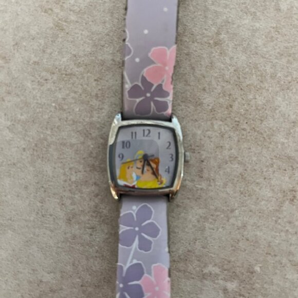 Disney princess watch. Belle, Ariel and Aurora on the face with silver bezel - Picture 2 of 4